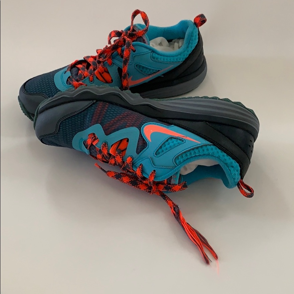 Nike - Picture 2 of 4